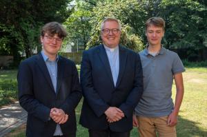 Jugend-Forscht-Preisträger besuchen Diözesanadministrator